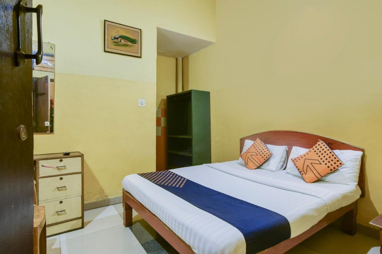 Spot On 74228 Galaxy Comforts Hotell Narasimharaja Puram Eksteriør bilde