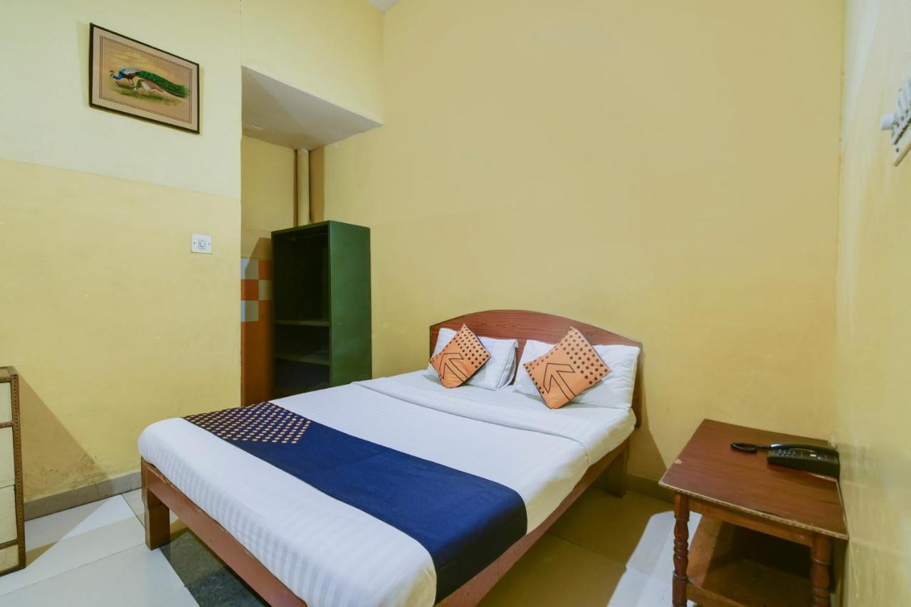 Spot On 74228 Galaxy Comforts Hotell Narasimharaja Puram Eksteriør bilde